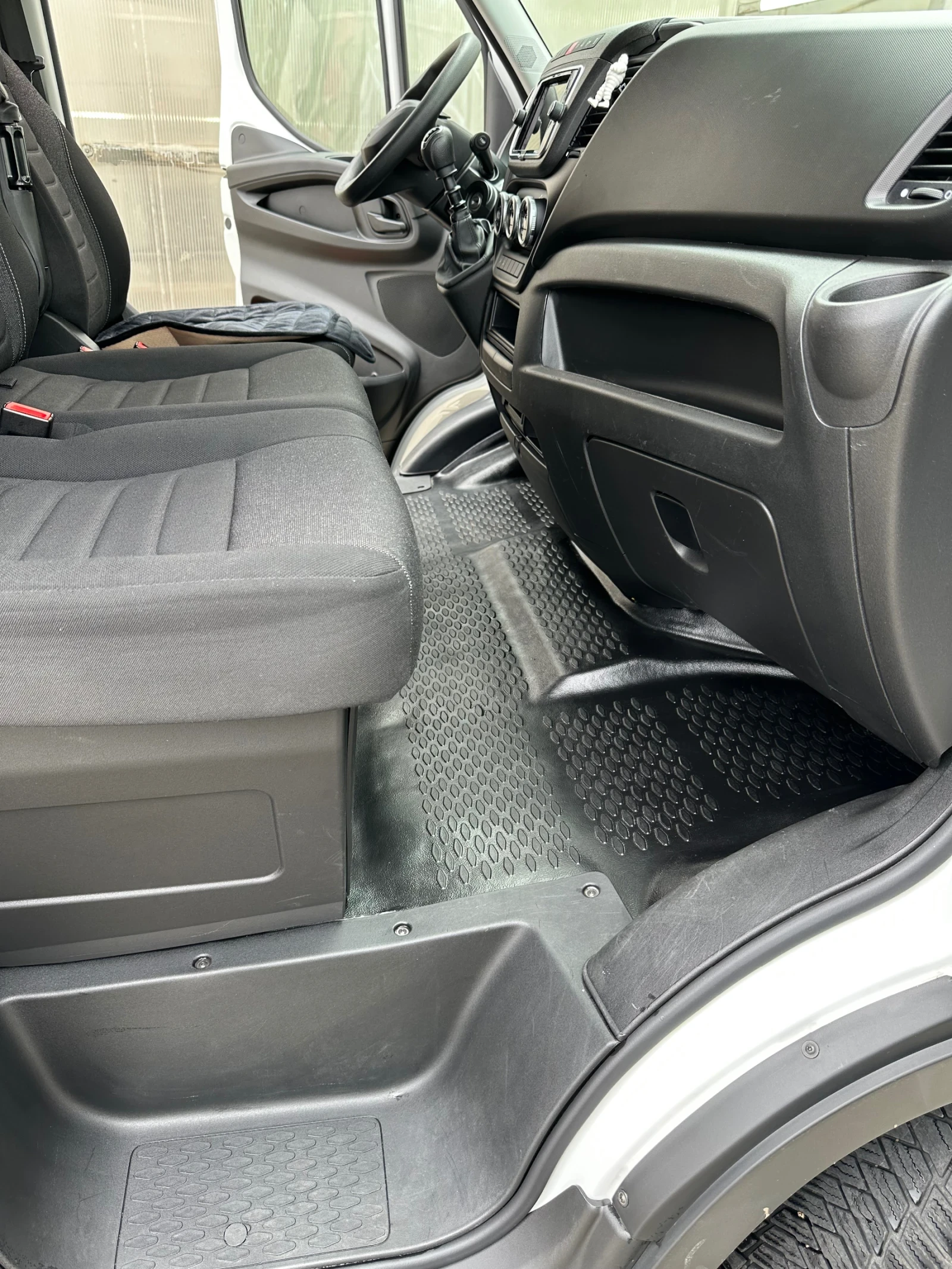 Iveco 35S18 Фургон, снимка 16 - Бусове и автобуси - 54105059