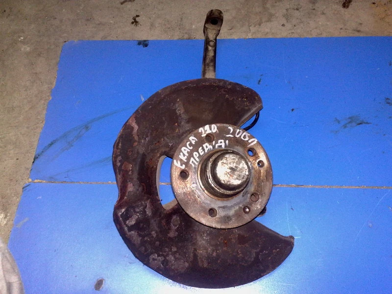 Преден десен шнкел за Мерцедес Е220 ЦДИ 01г.