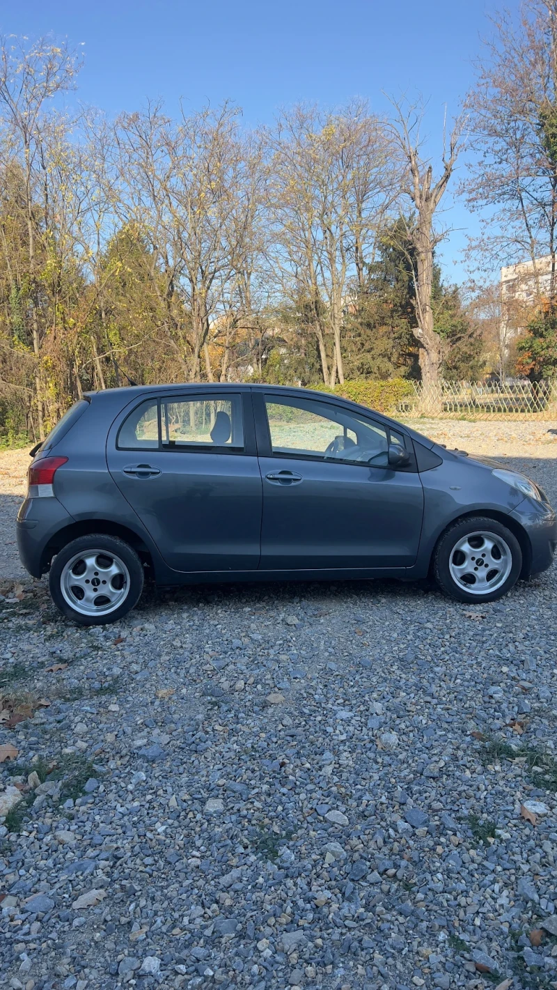 Toyota Yaris 1300, снимка 4 - Автомобили и джипове - 47963098