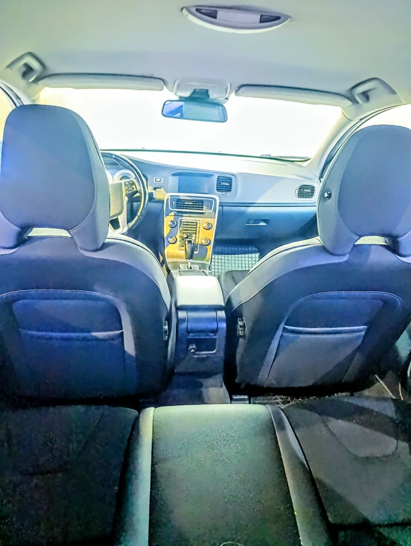 Volvo V60 2.0 D3 163 кс, снимка 13 - Автомобили и джипове - 52104234