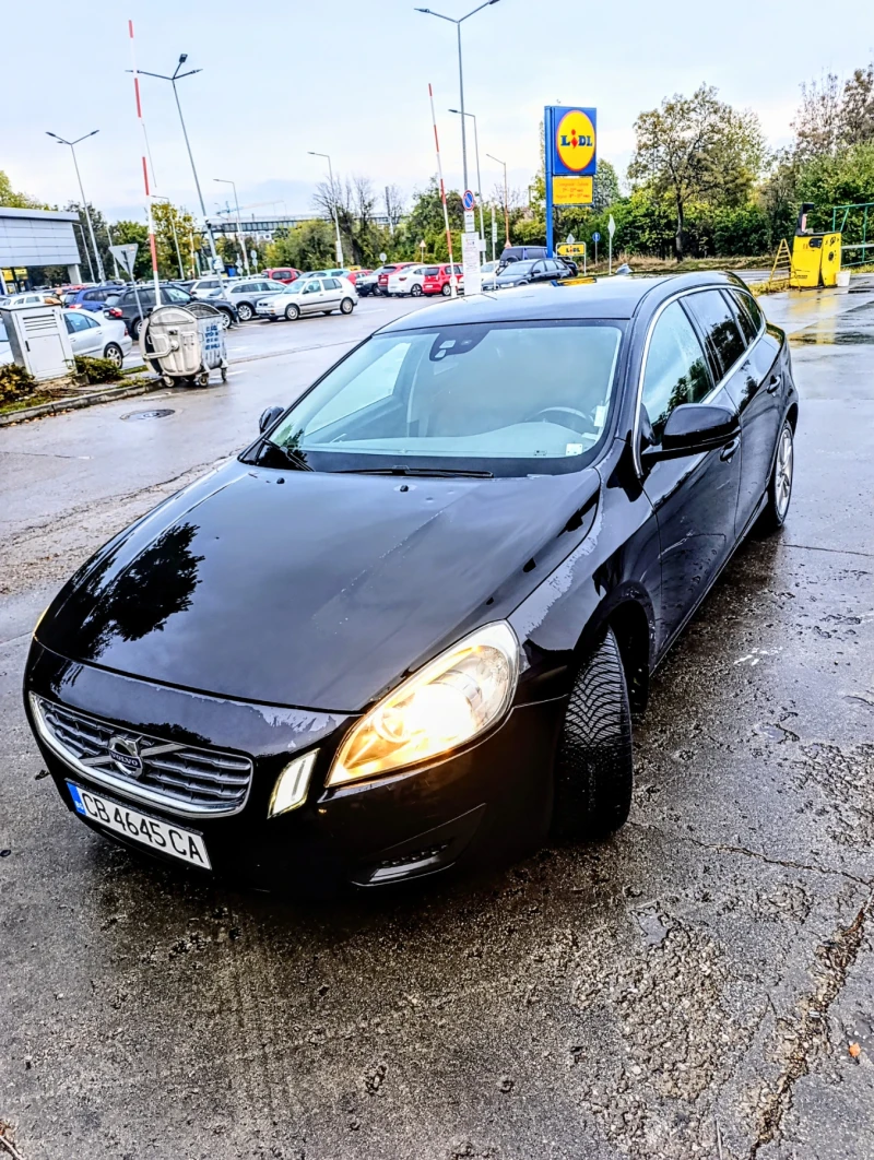 Volvo V60 2.0 D3 163 кс, снимка 6 - Автомобили и джипове - 52104234