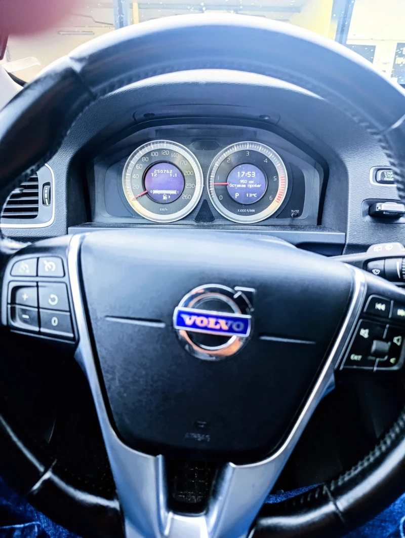 Volvo V60 2.0 D3 163 кс, снимка 9 - Автомобили и джипове - 52104234