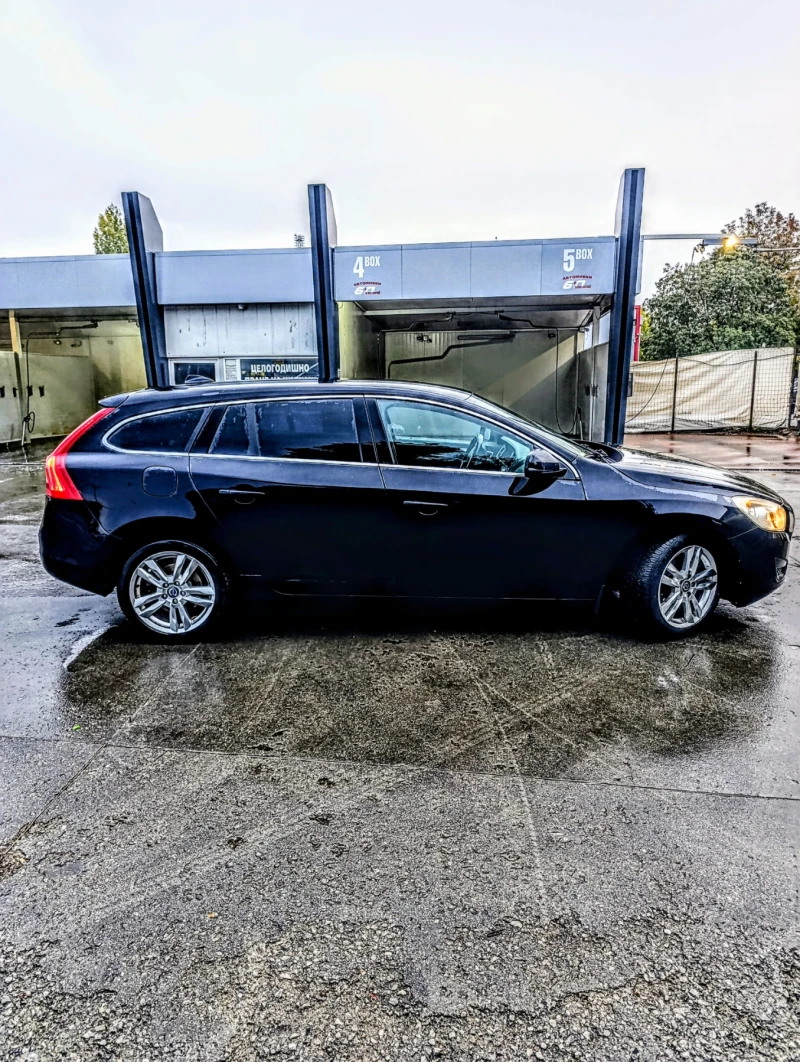 Volvo V60 2.0 D3 163 кс, снимка 5 - Автомобили и джипове - 52104234