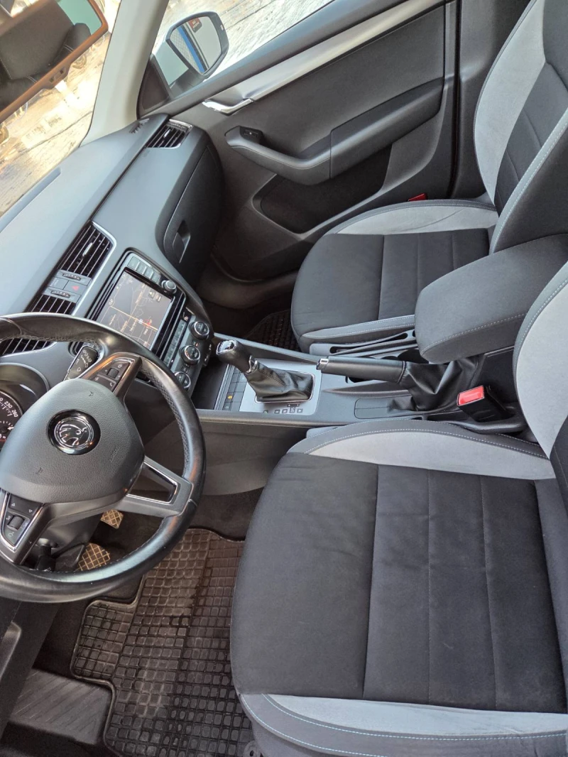 Skoda Octavia 4x4 с камера и Дистроник, снимка 8 - Автомобили и джипове - 52877280