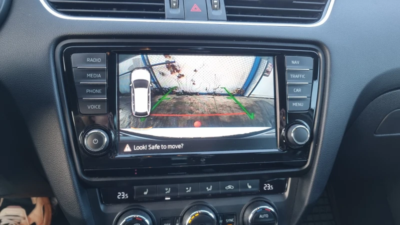 Skoda Octavia 4x4 с камера и Дистроник, снимка 15 - Автомобили и джипове - 52877280