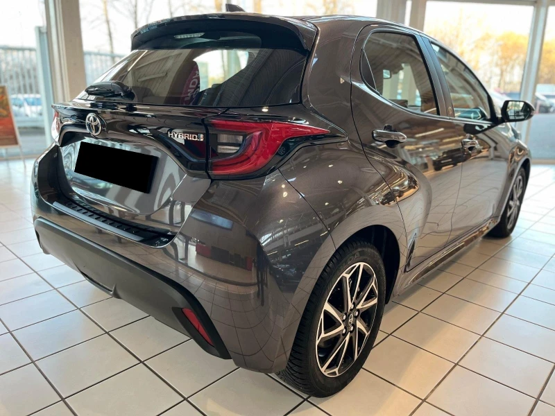 Toyota Yaris HYBRID* TEAM-D* DISTR* LED* KEYLESS* CARPLAY, снимка 2 - Автомобили и джипове - 53437087