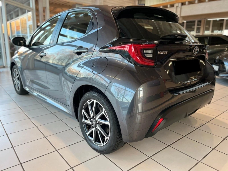 Toyota Yaris HYBRID* TEAM-D* DISTR* LED* KEYLESS* CARPLAY, снимка 3 - Автомобили и джипове - 53437087