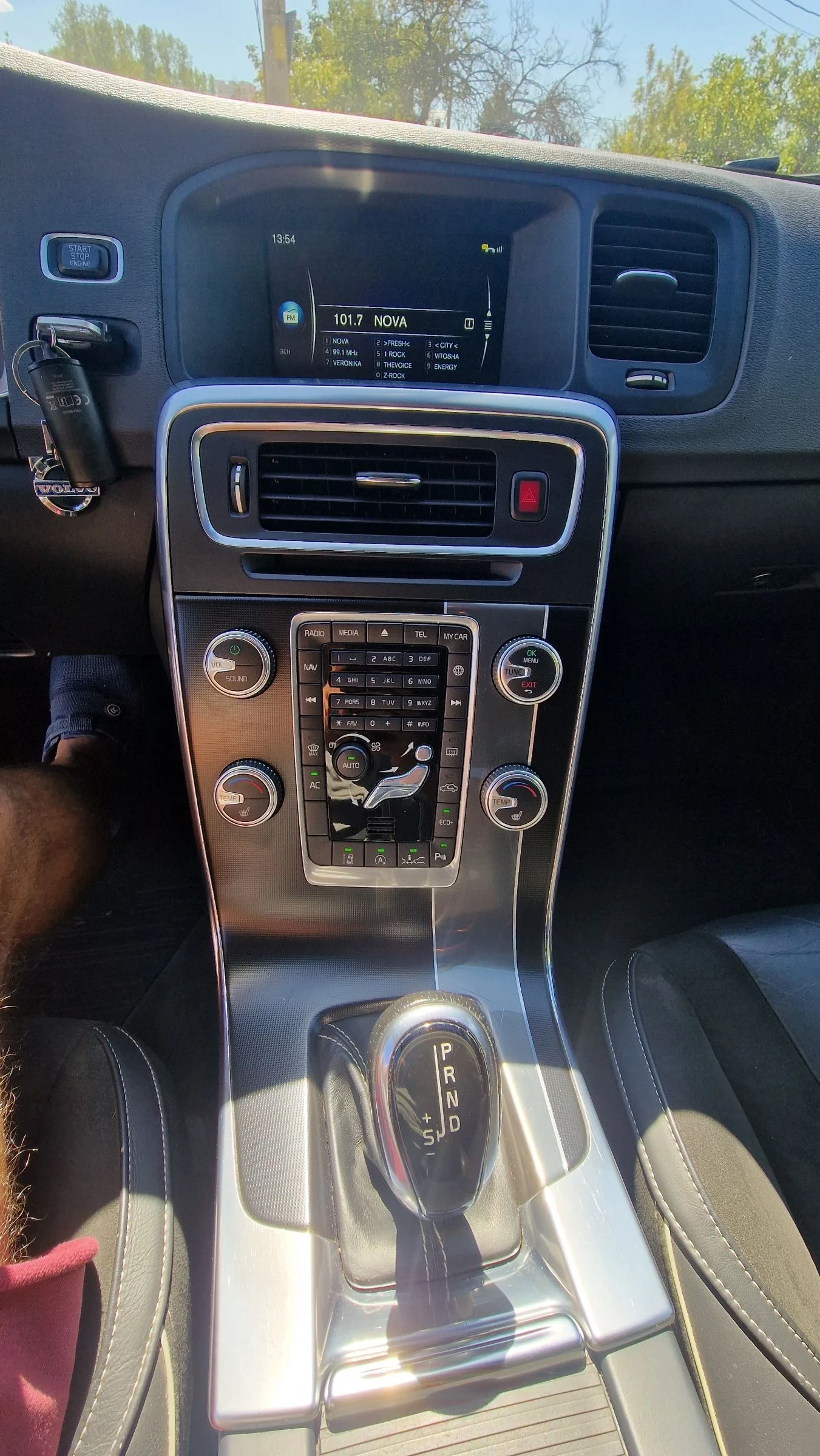 Volvo V60 D4 R design  | Mobile.bg   12