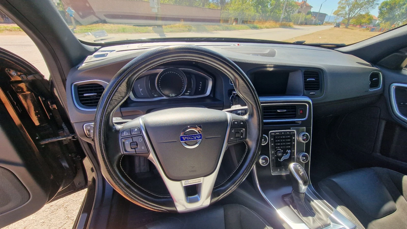 Volvo V60 D4 R design  | Mobile.bg   11