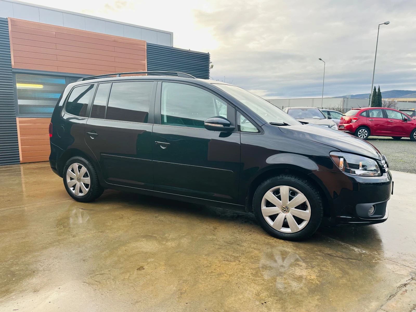 VW Touran 7-места/6-скорости/Автопилот - изображение 4