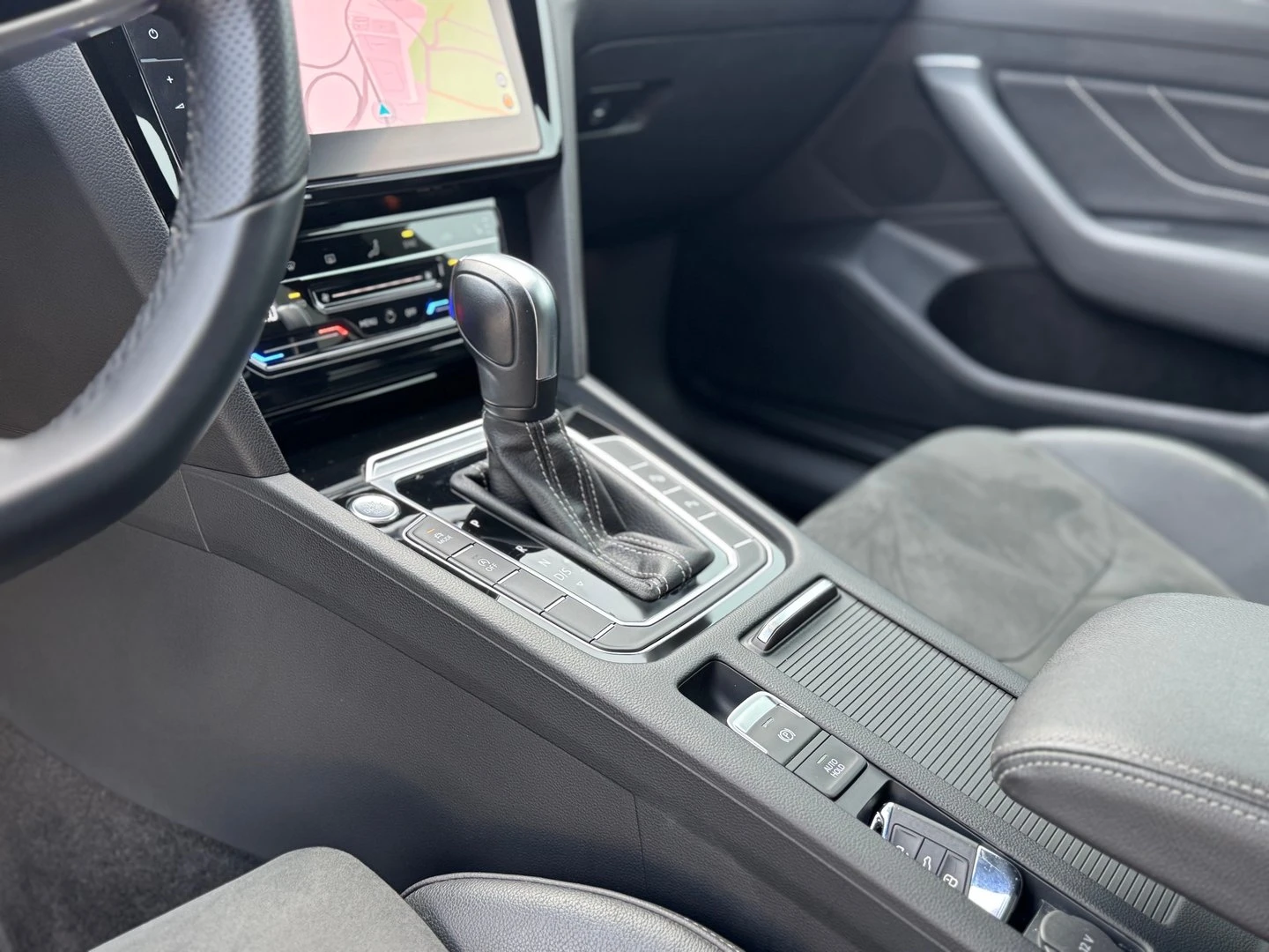 VW Arteon R-Line 2.0 TDI SCR DSG, снимка 13 - Автомобили и джипове - 56420378