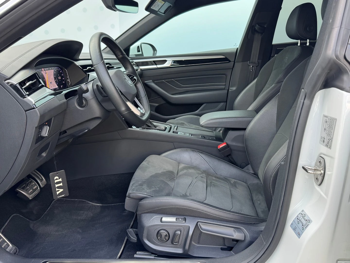 VW Arteon R-Line 2.0 TDI SCR DSG, снимка 10 - Автомобили и джипове - 56420378