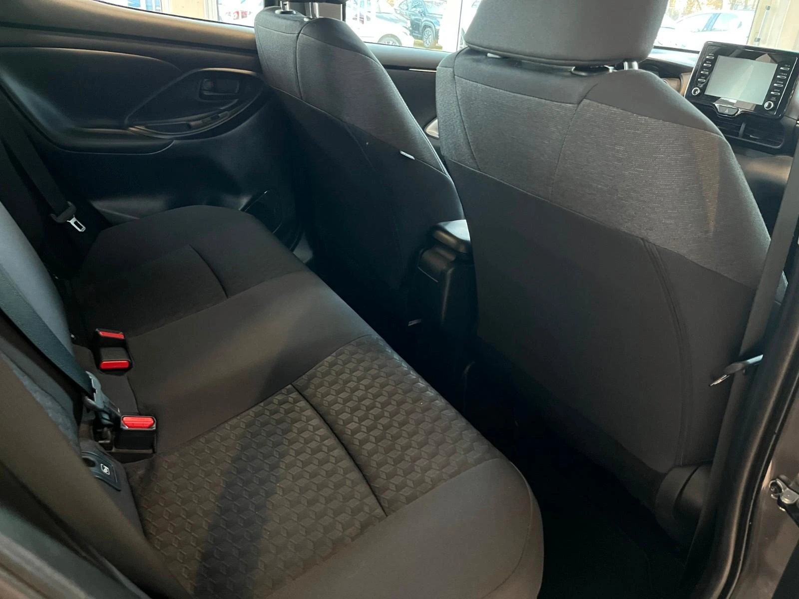 Toyota Yaris HYBRID* TEAM-D* DISTR* LED* KEYLESS* CARPLAY - изображение 7