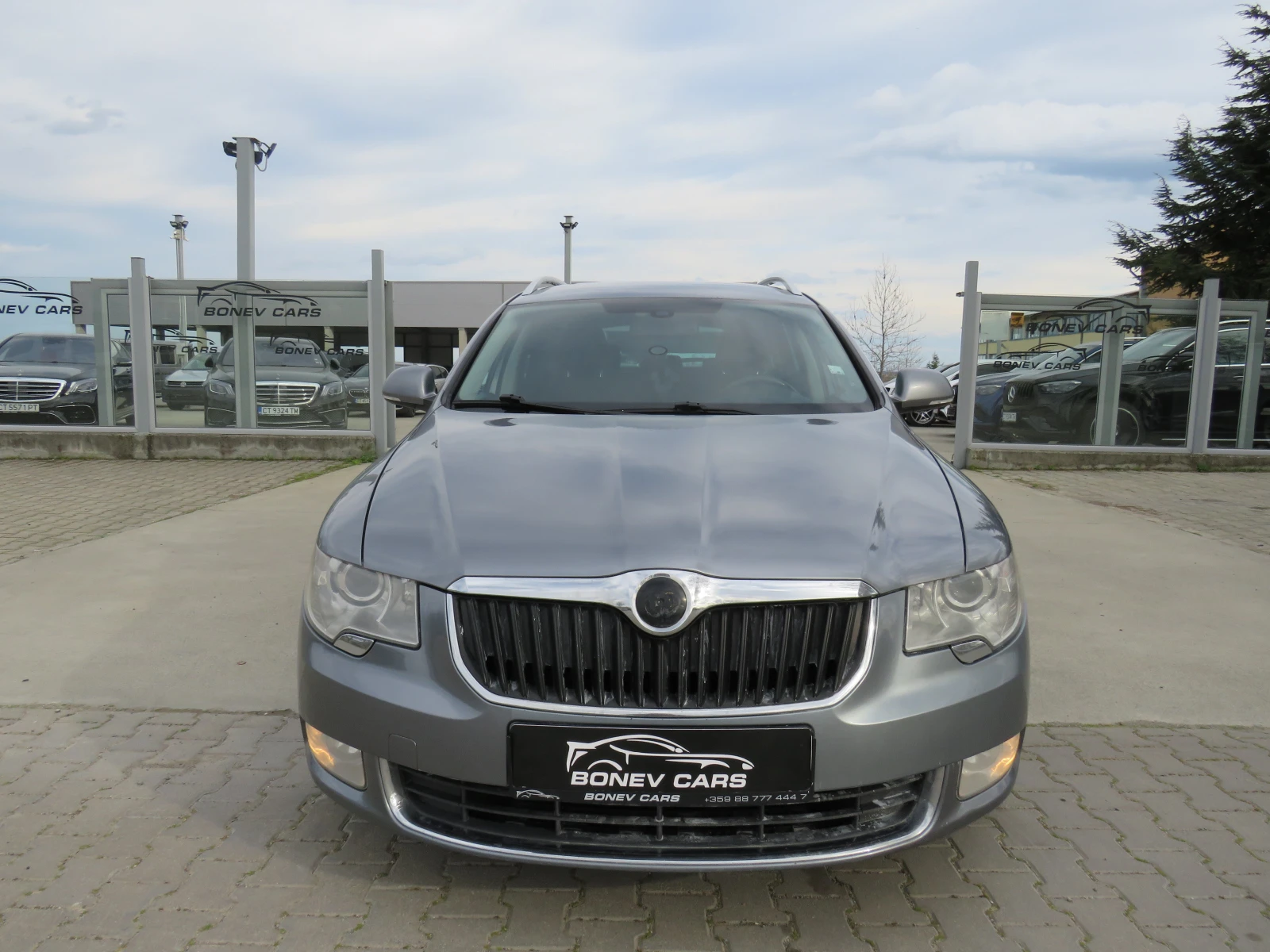 Skoda Superb * 2.0TDI 6-СКОРОСТИ РЪЧКА - РЕГИСТРИРАН* , снимка 2 - Автомобили и джипове - 54136907