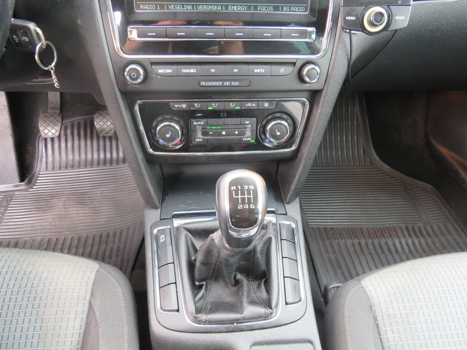 Skoda Superb * 2.0TDI 6-СКОРОСТИ РЪЧКА - РЕГИСТРИРАН* , снимка 14 - Автомобили и джипове - 54136907