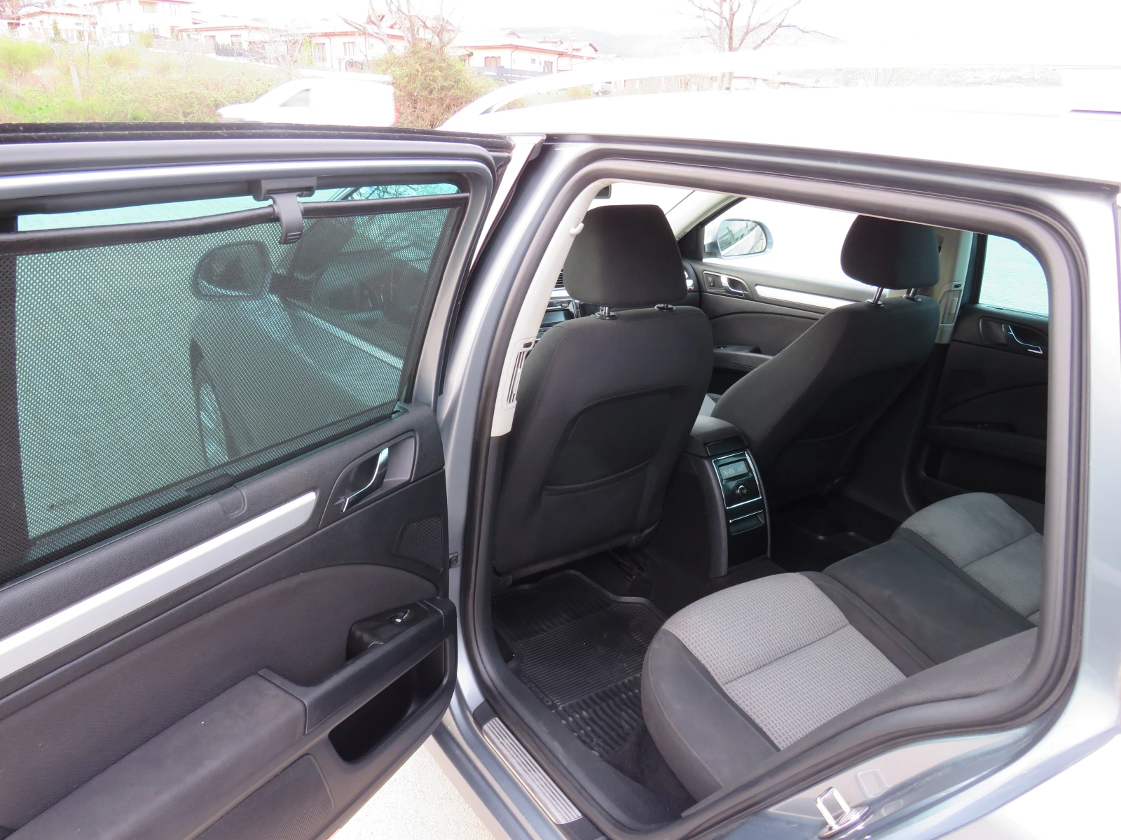 Skoda Superb * 2.0TDI 6-СКОРОСТИ РЪЧКА - РЕГИСТРИРАН* , снимка 10 - Автомобили и джипове - 54136907