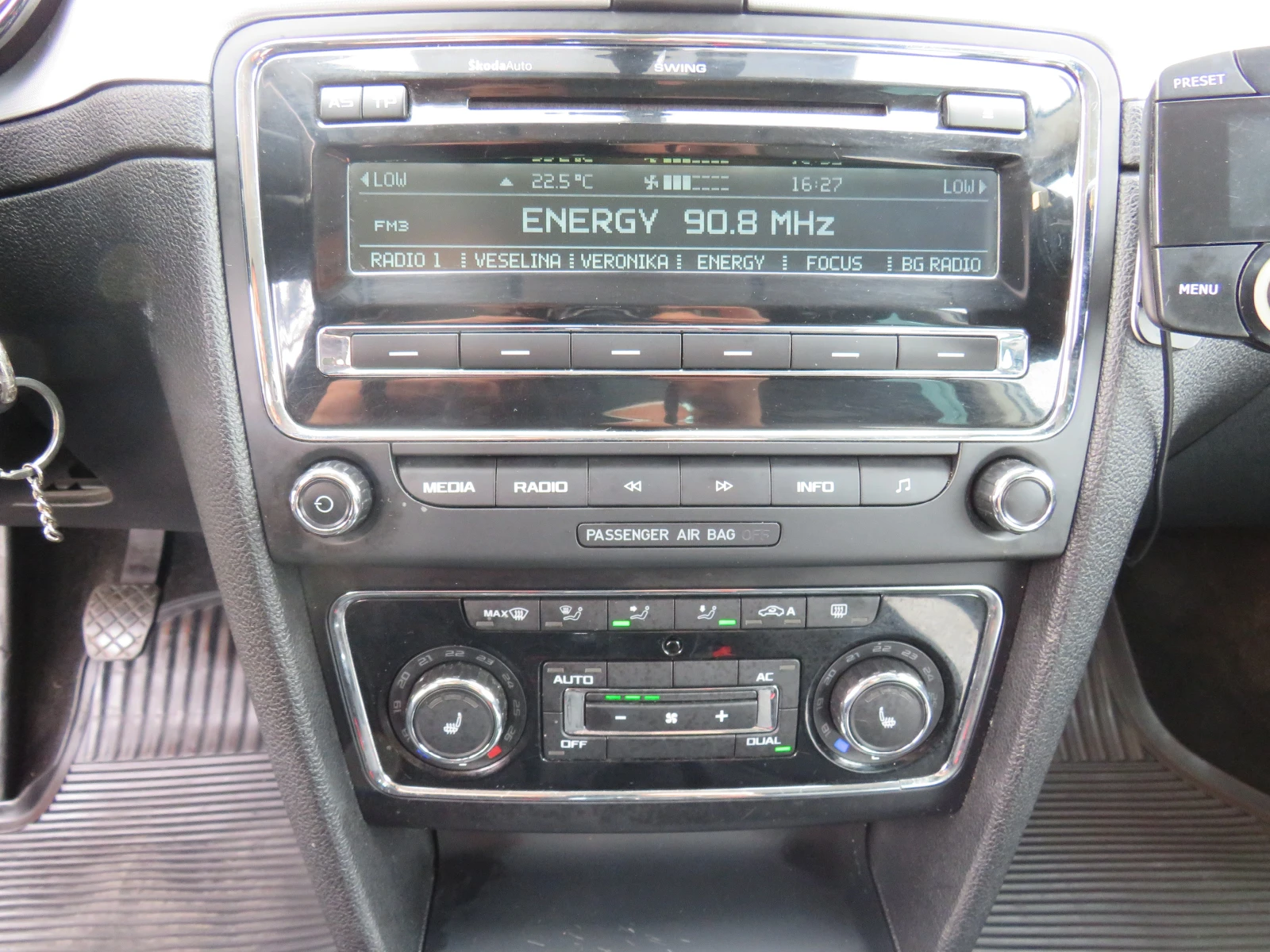 Skoda Superb * 2.0TDI 6-СКОРОСТИ РЪЧКА - РЕГИСТРИРАН* , снимка 15 - Автомобили и джипове - 54136907