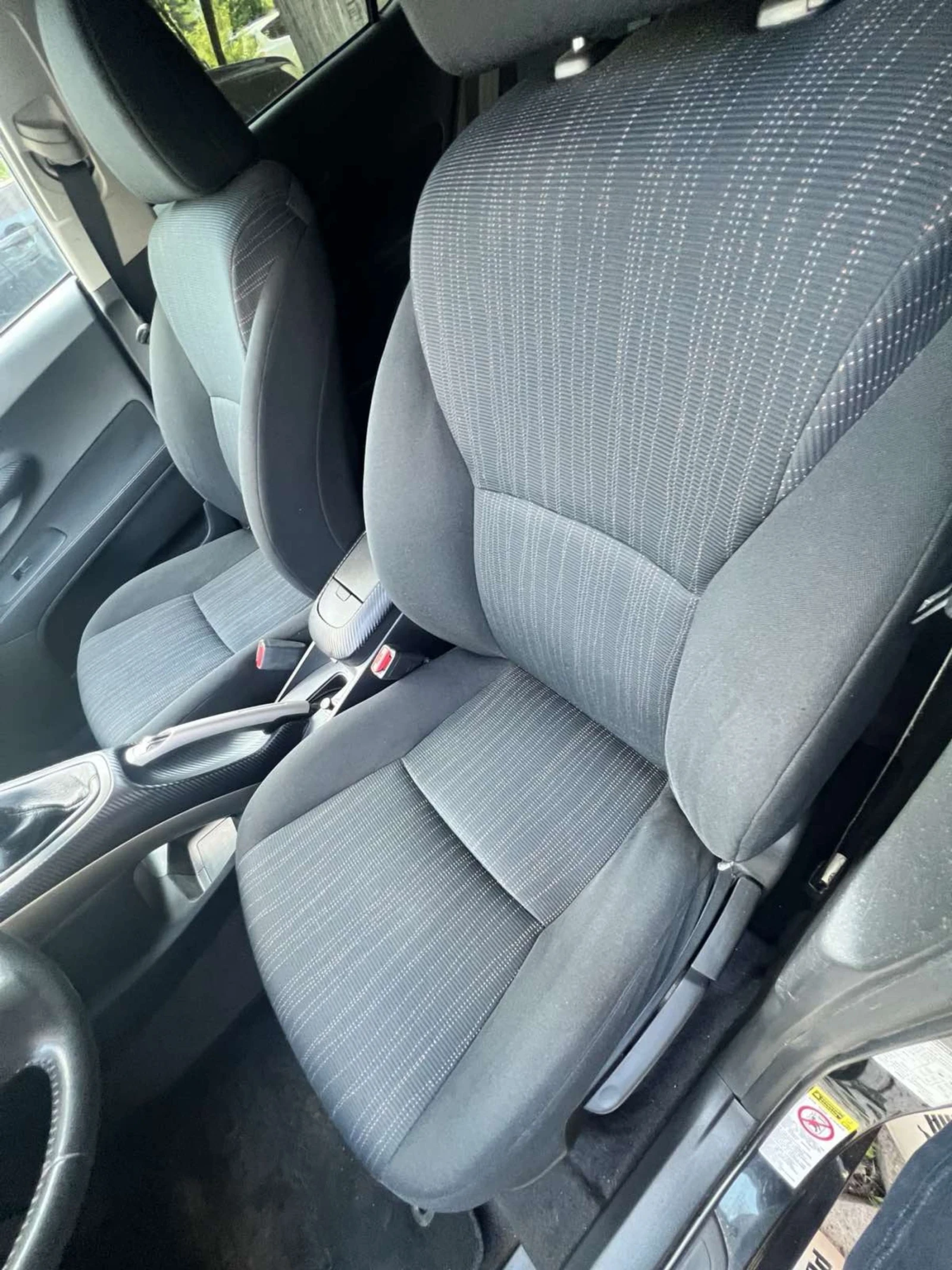 Toyota Auris 1.33 vvti, снимка 6 - Автомобили и джипове - 54154845