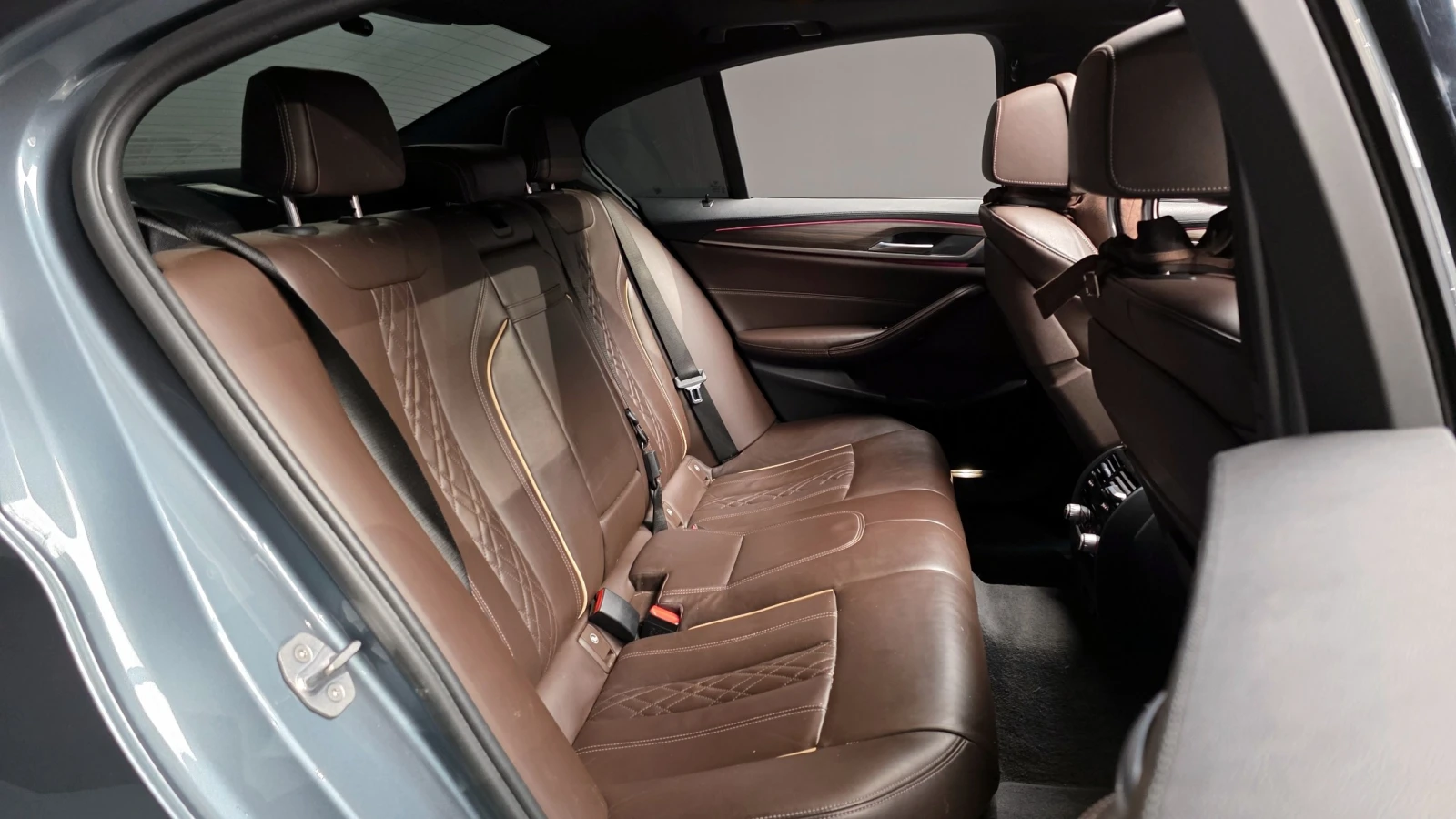 BMW 530 xDrive M Sport Plus| 360 Cam | Distronic | HUD | , снимка 11 - Автомобили и джипове - 54638632