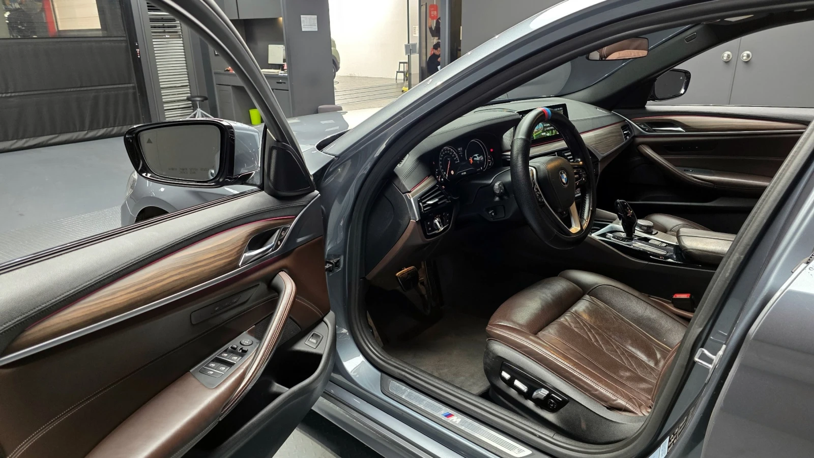 BMW 530 xDrive M Sport Plus| 360 Cam | Distronic | HUD | , снимка 9 - Автомобили и джипове - 54638632