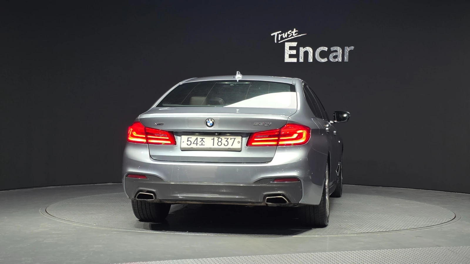BMW 530 xDrive M Sport Plus| 360 Cam | Distronic | HUD | , снимка 4 - Автомобили и джипове - 54638632