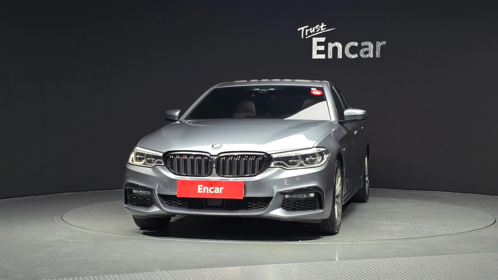 BMW 530 xDrive M Sport Plus| 360 Cam | Distronic | HUD | , снимка 3 - Автомобили и джипове - 54638632