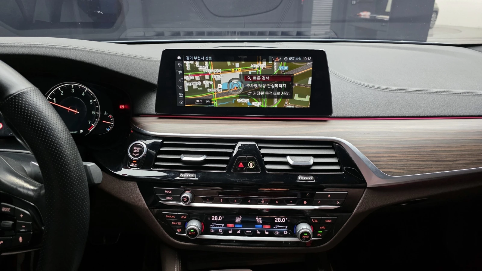 BMW 530 xDrive M Sport Plus| 360 Cam | Distronic | HUD | , снимка 12 - Автомобили и джипове - 54638632