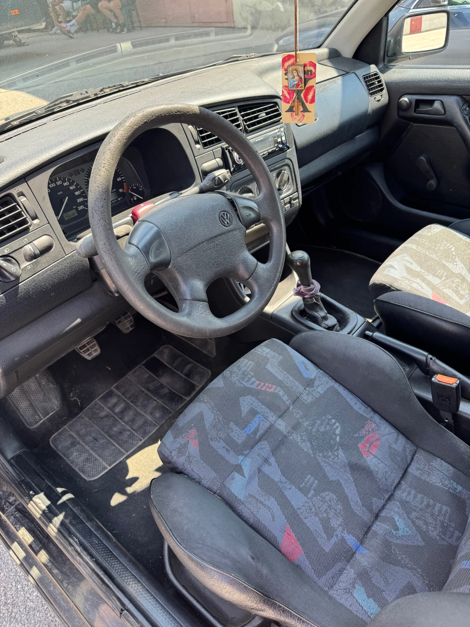 VW Golf 1.6 , снимка 6 - Автомобили и джипове - 55060281