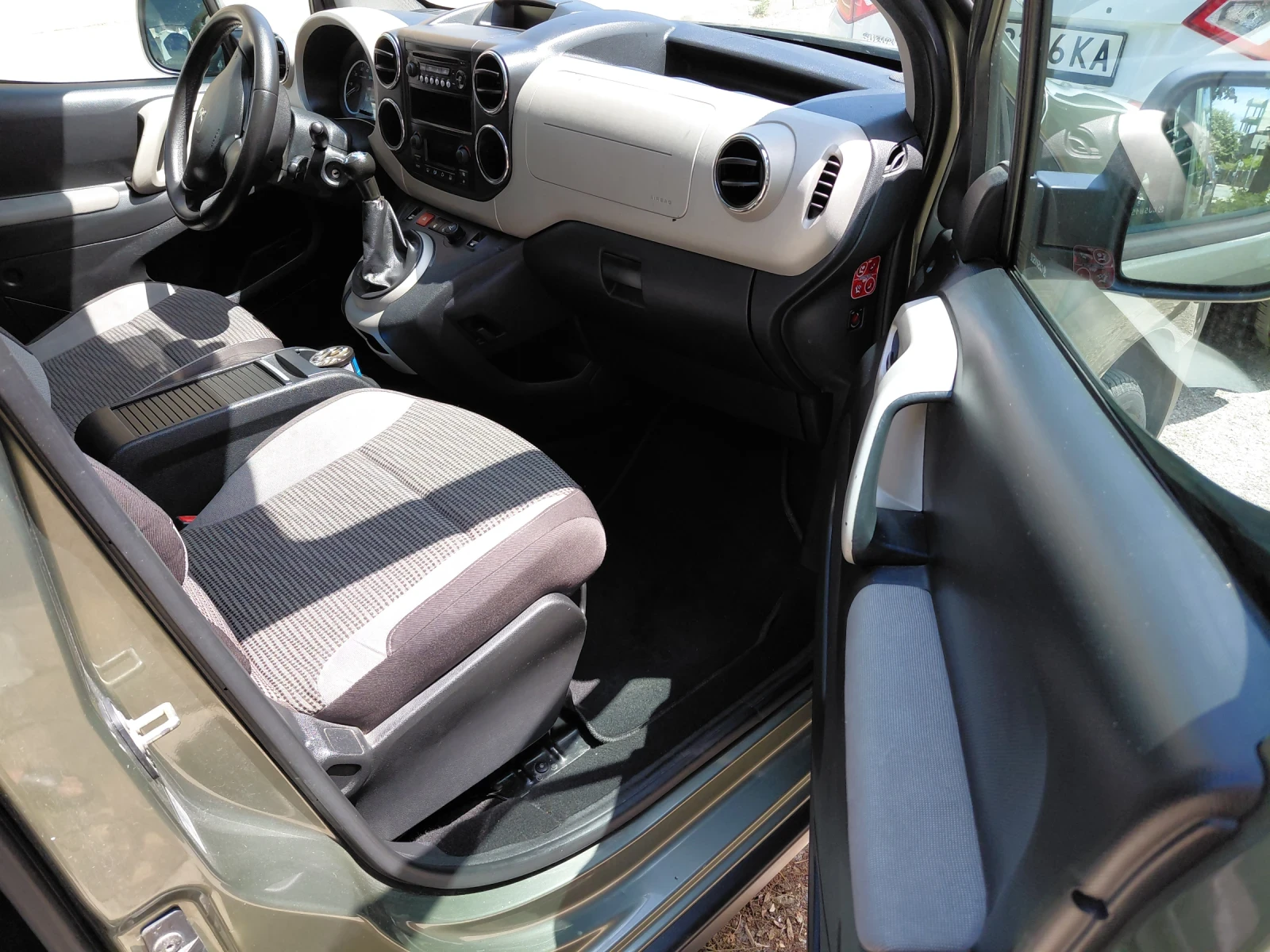 Peugeot Partner 1.6HDI Tepee, снимка 10 - Автомобили и джипове - 55811725
