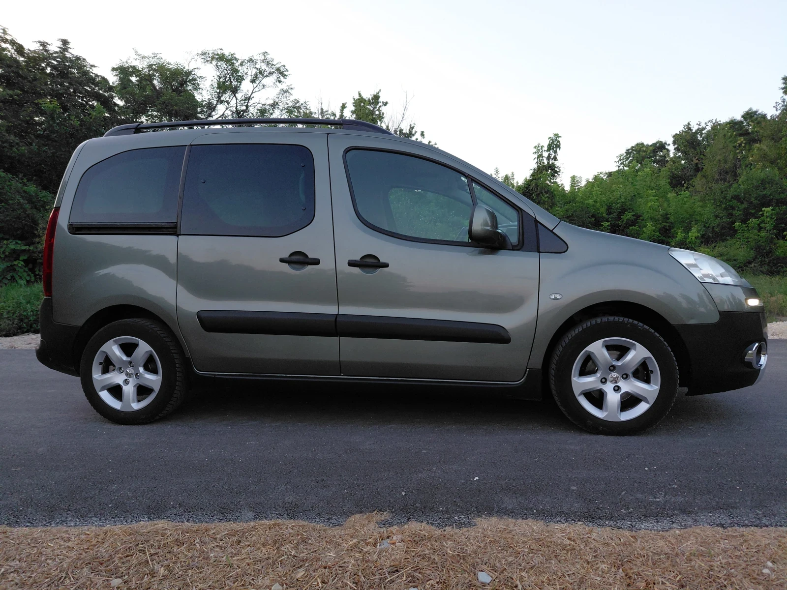 Peugeot Partner 1.6HDI Tepee, снимка 6 - Автомобили и джипове - 55811725