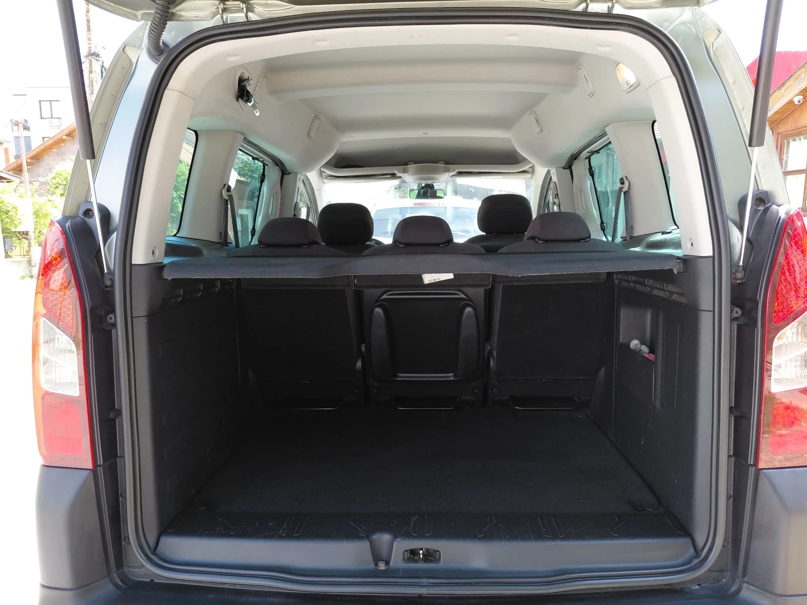 Peugeot Partner 1.6HDI Tepee, снимка 14 - Автомобили и джипове - 55811725