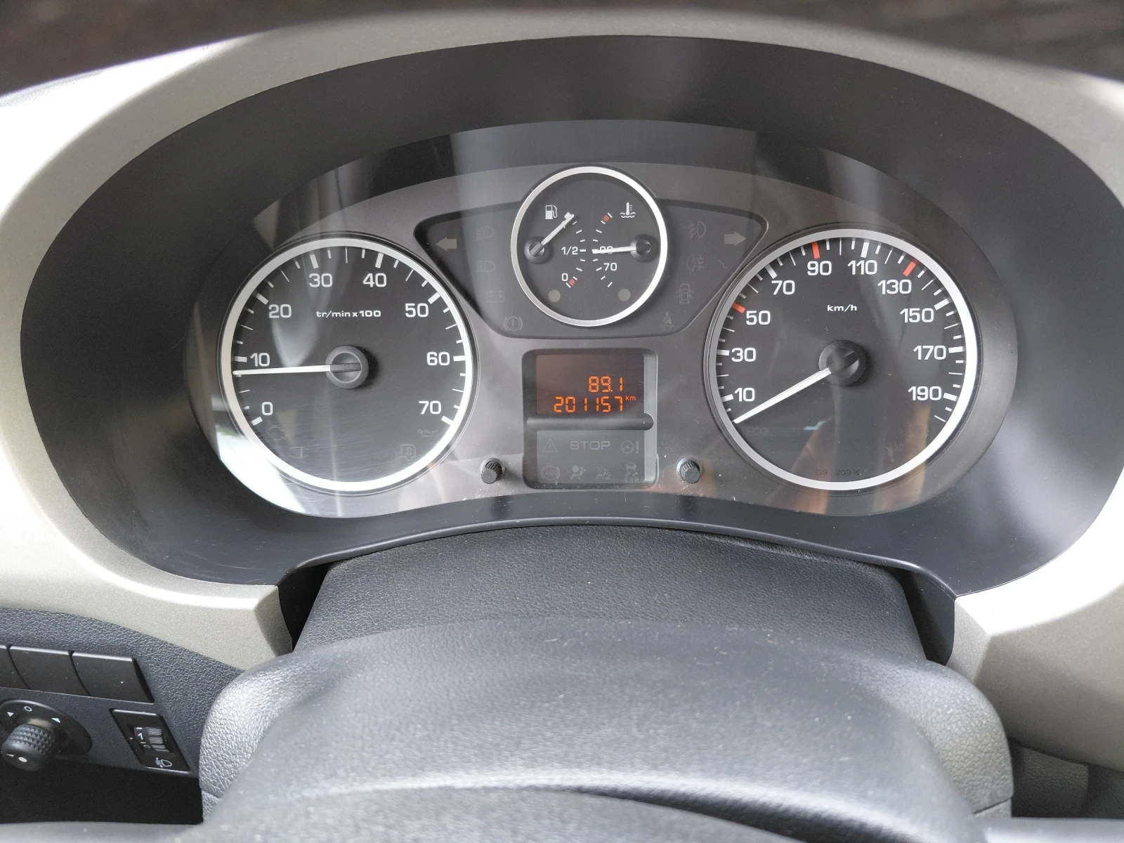 Peugeot Partner 1.6HDI Tepee, снимка 7 - Автомобили и джипове - 55811725