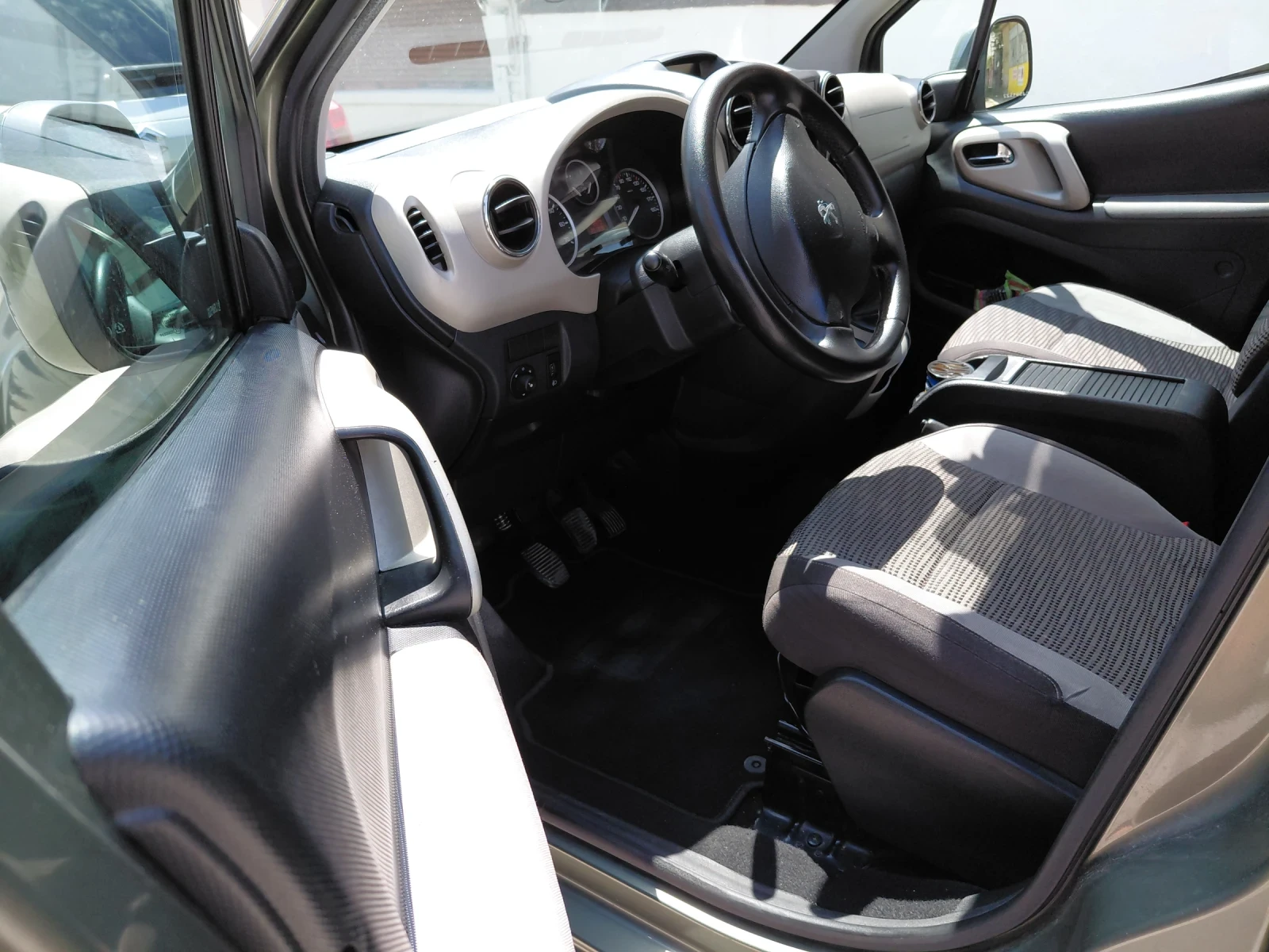 Peugeot Partner 1.6HDI Tepee, снимка 12 - Автомобили и джипове - 55811725