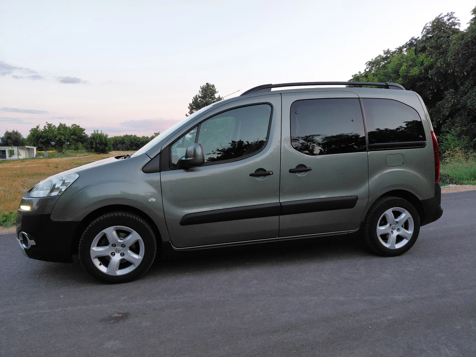 Peugeot Partner 1.6HDI Tepee, снимка 4 - Автомобили и джипове - 55811725