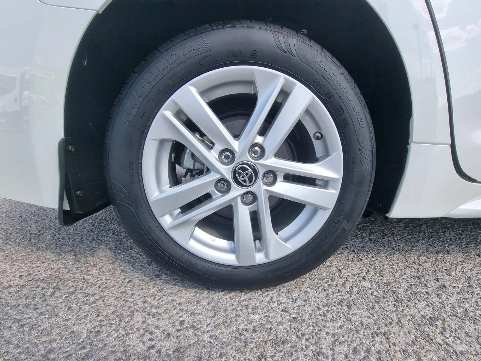 Toyota Corolla 1.8 Hybrid, снимка 17 - Автомобили и джипове - 55847889