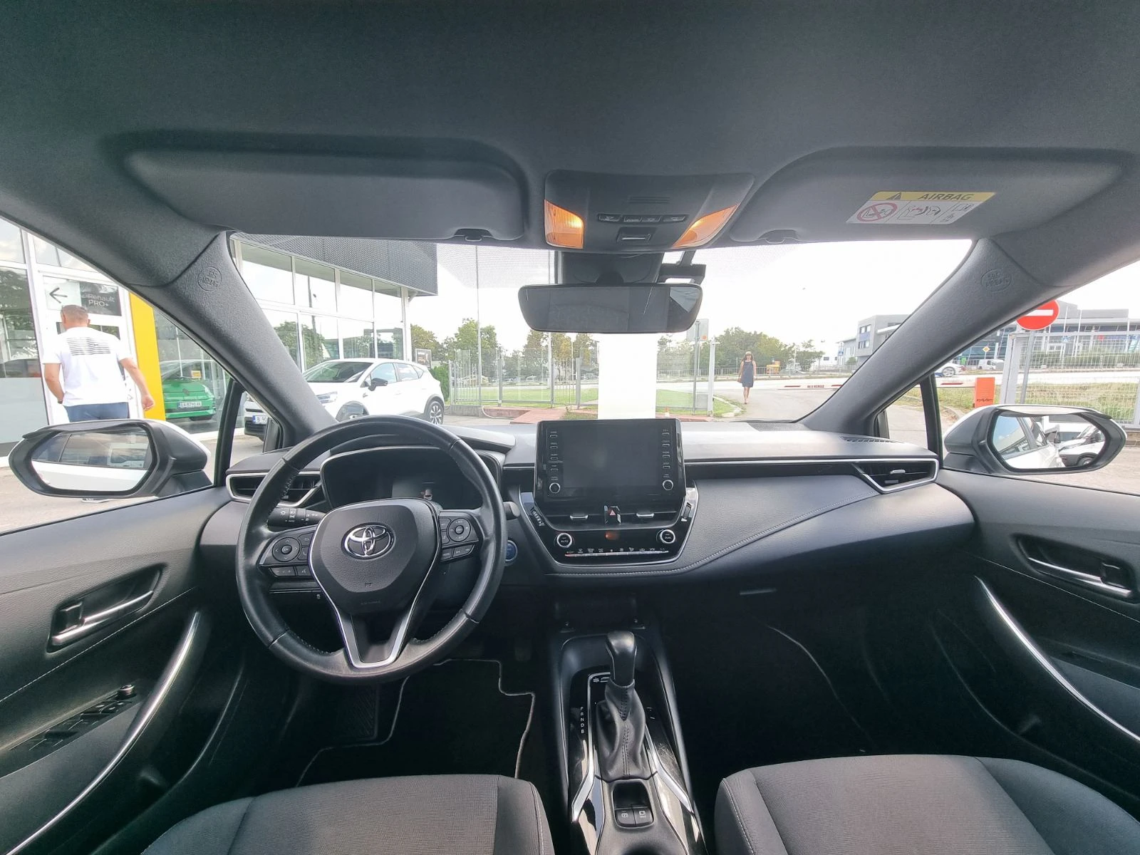 Toyota Corolla 1.8 Hybrid, снимка 10 - Автомобили и джипове - 55847889