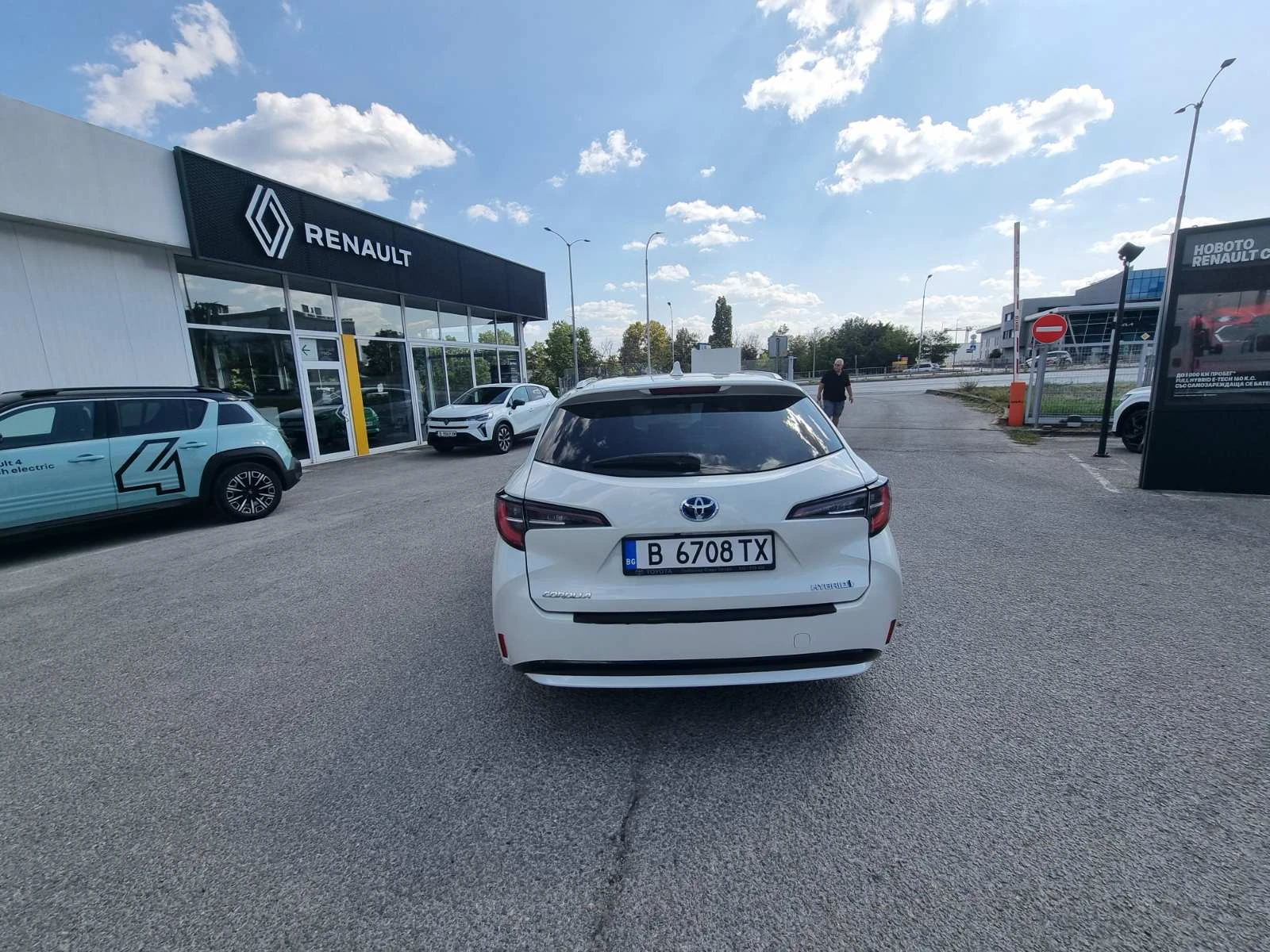 Toyota Corolla 1.8 Hybrid, снимка 6 - Автомобили и джипове - 55847889