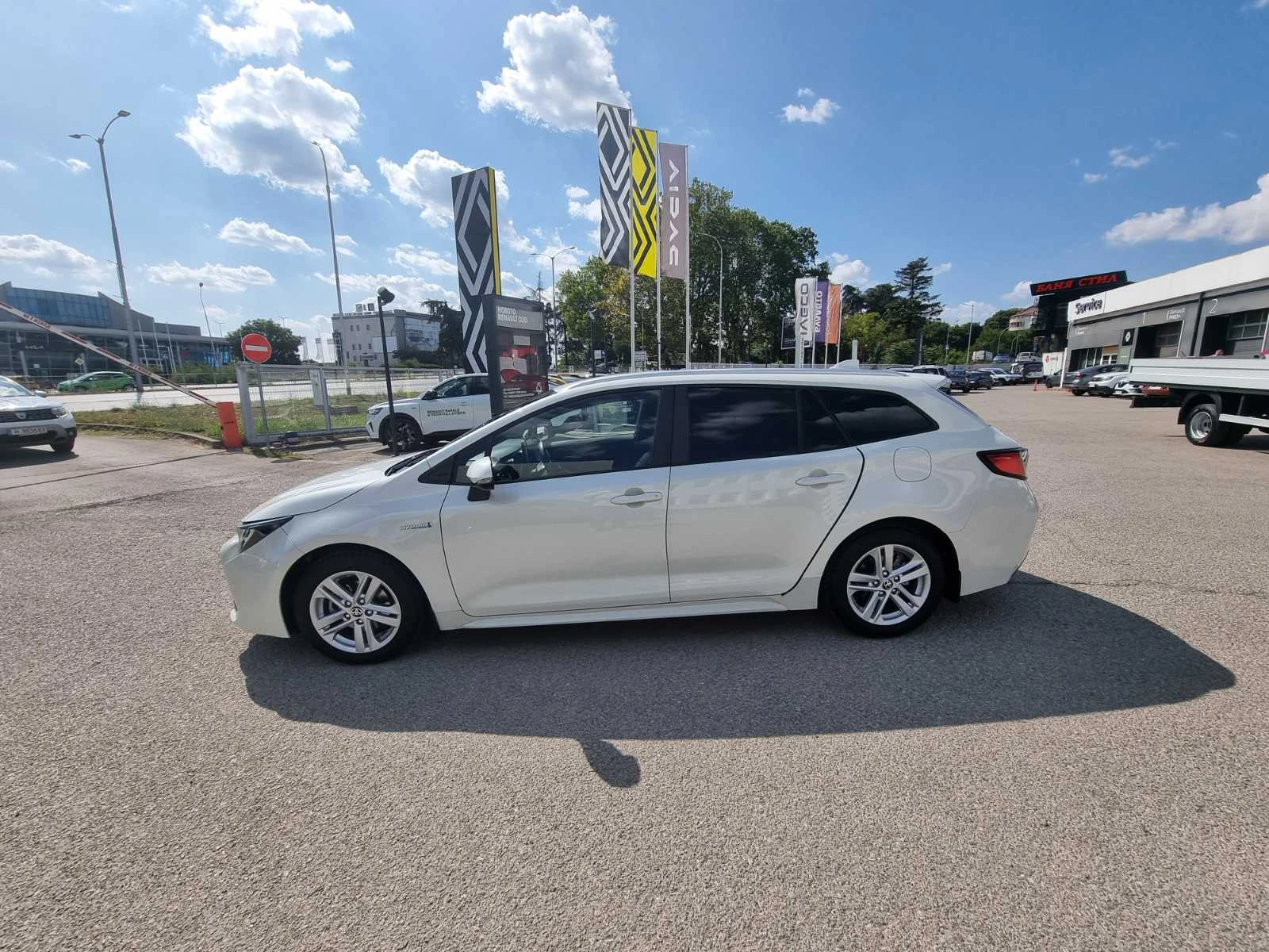 Toyota Corolla 1.8 Hybrid, снимка 8 - Автомобили и джипове - 55847889