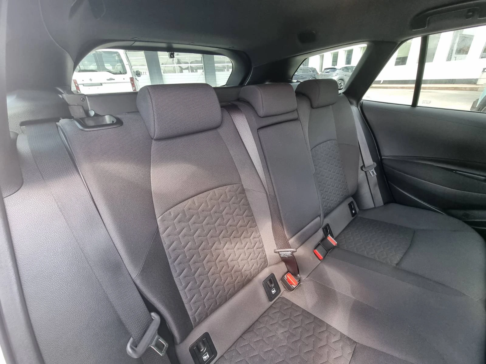 Toyota Corolla 1.8 Hybrid, снимка 16 - Автомобили и джипове - 55847889