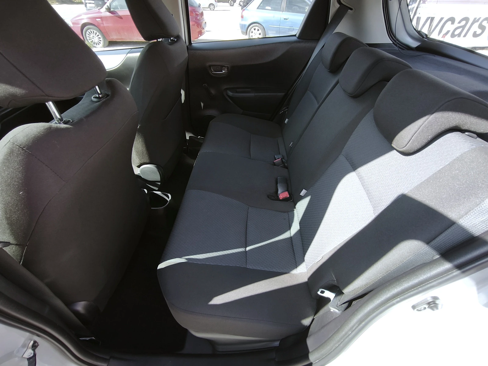 Toyota Yaris 1.5i HYBRID AUTOMATIC | Mobile.bg � ����������� 13