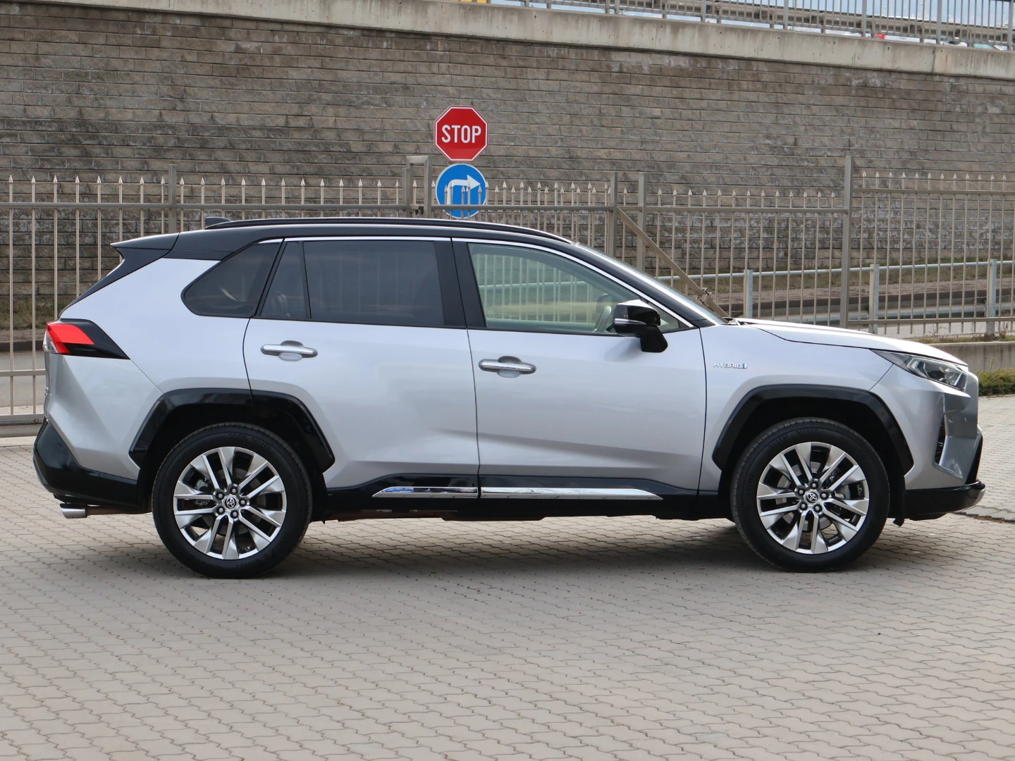 Toyota Rav4 2021/BI-TON/4X4/JBL/КОЖЕН САЛОН/КАМЕРА 360/ПОДГРЕВ - изображение 6