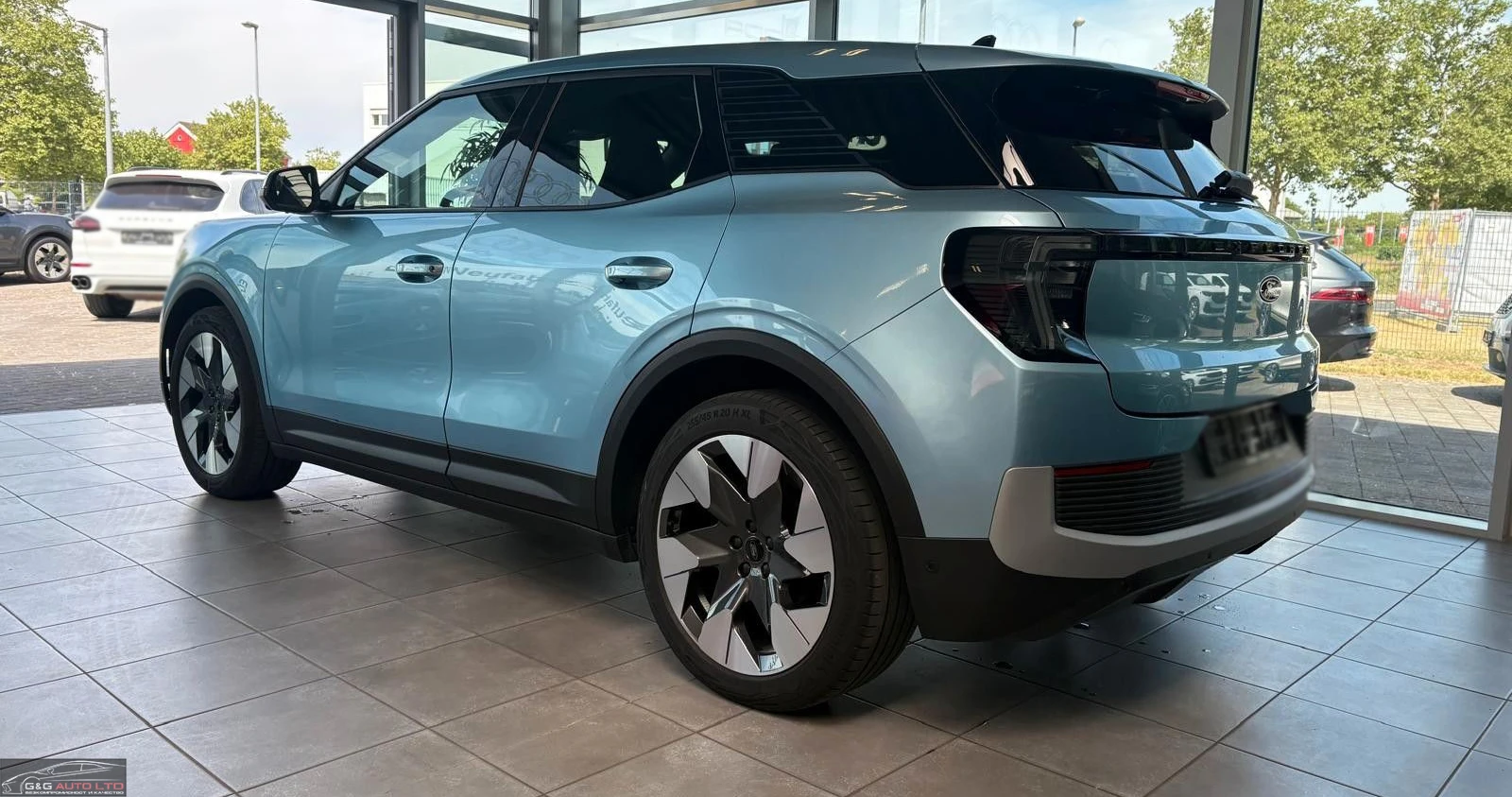 Ford Explorer PREMIUM/286HP/RWD/AMBI/CARPLAY/KLESS/PANO/156f - изображение 4