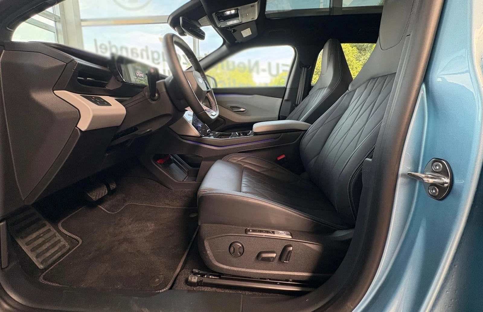 Ford Explorer PREMIUM/286HP/RWD/AMBI/CARPLAY/KLESS/PANO/156f - изображение 8