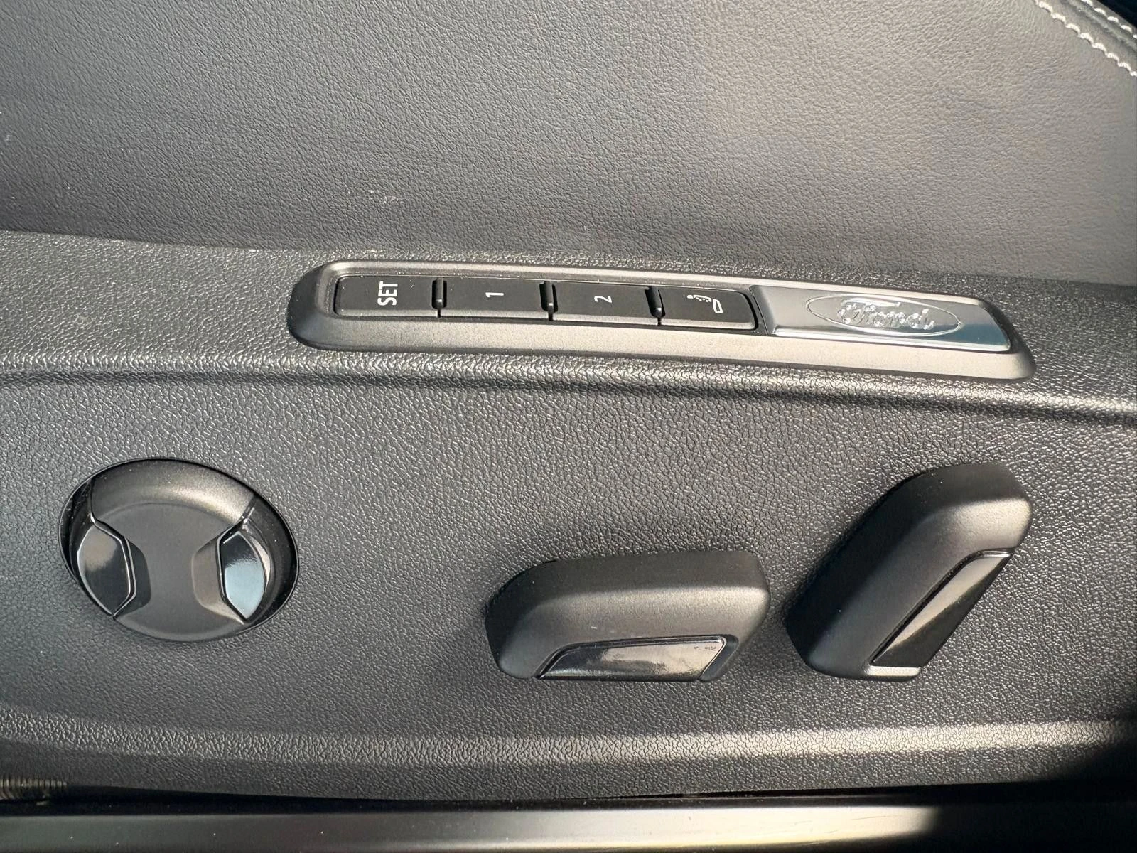 Ford Explorer PREMIUM/286HP/RWD/AMBI/CARPLAY/KLESS/PANO/156f | Mobile.bg   11