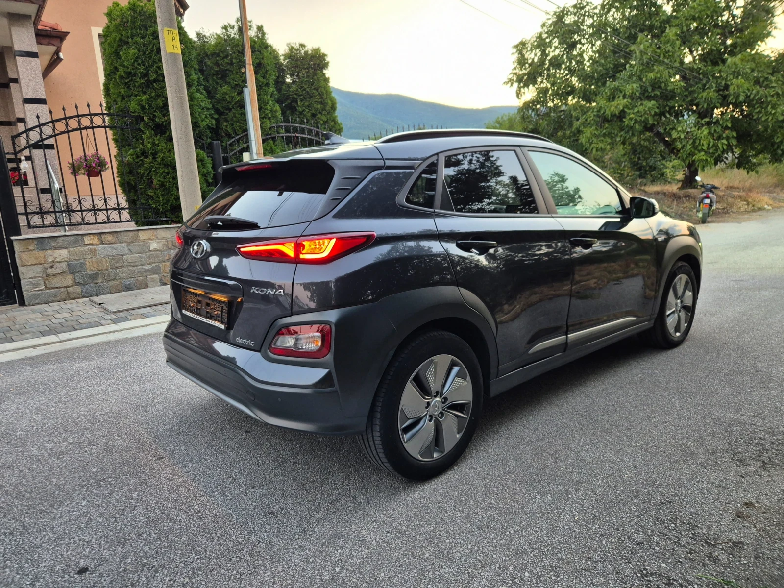 Hyundai Kona 64 kWh/ Premium/204кс/20г/Термо помпа - изображение 4