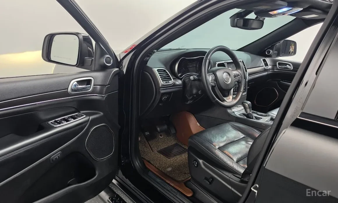 Jeep Grand cherokee LIMITED ОБДУХВАНЕ ПАНОРАМА CARPLAY ТЕГЛИЧ СТЕПЕНКИ, снимка 7 - Автомобили и джипове - 55578321
