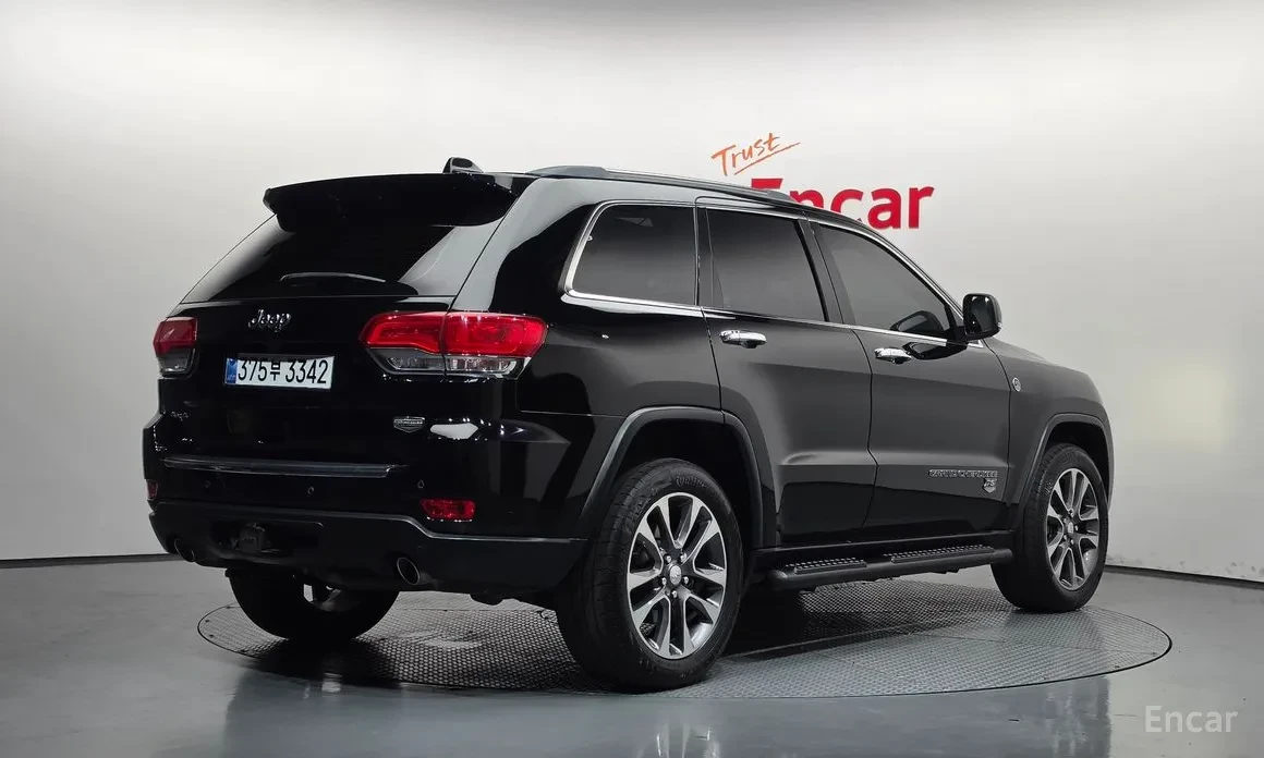 Jeep Grand cherokee LIMITED ОБДУХВАНЕ ПАНОРАМА CARPLAY ТЕГЛИЧ СТЕПЕНКИ, снимка 4 - Автомобили и джипове - 55578321