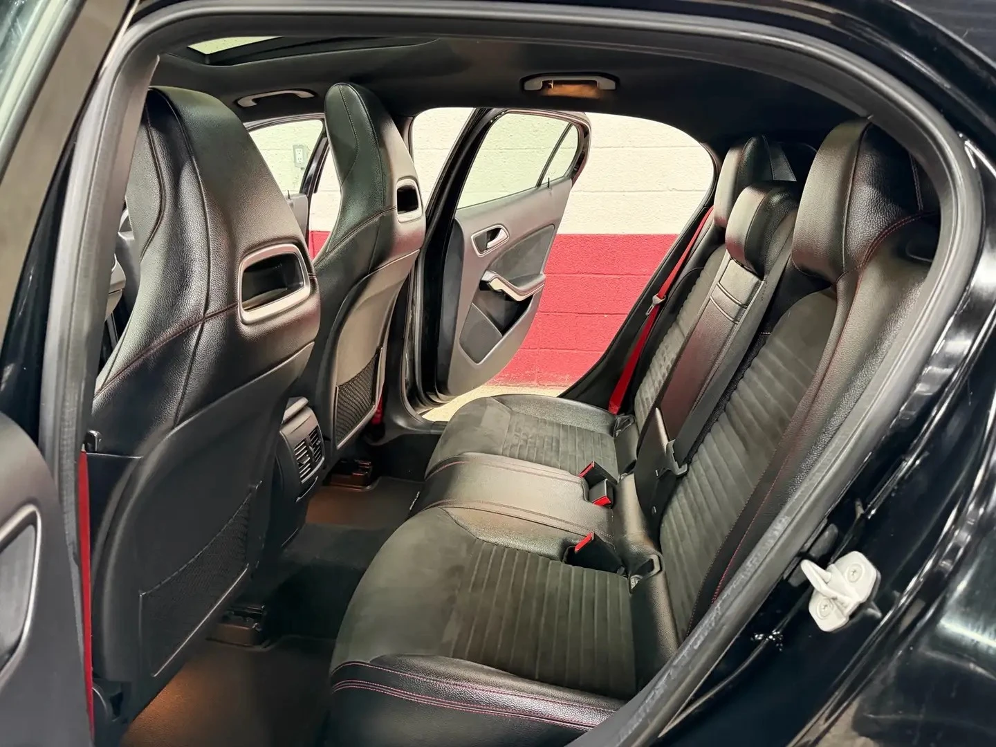 Mercedes-Benz GLA 45 AMG Premium pkg ЦЕНА ДО БЪЛГАРИЯ АВТОКРЕДИТ, снимка 17 - Автомобили и джипове - 55950082