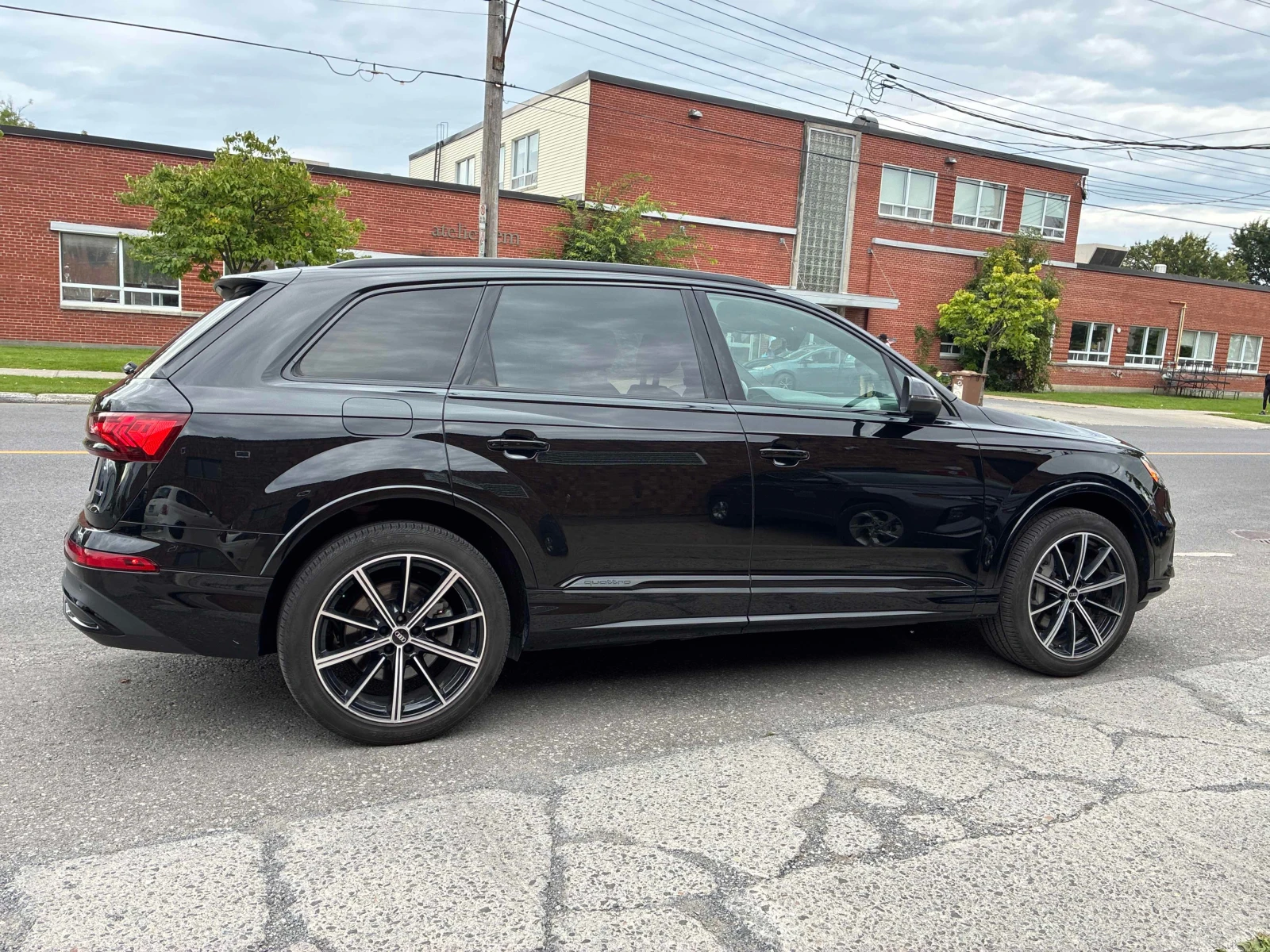 Audi Q7 * АВТОКРЕДИТ * ГЛАВНО ПРЕДСТАВИТЕЛСТВО, снимка 4 - Автомобили и джипове - 56130453