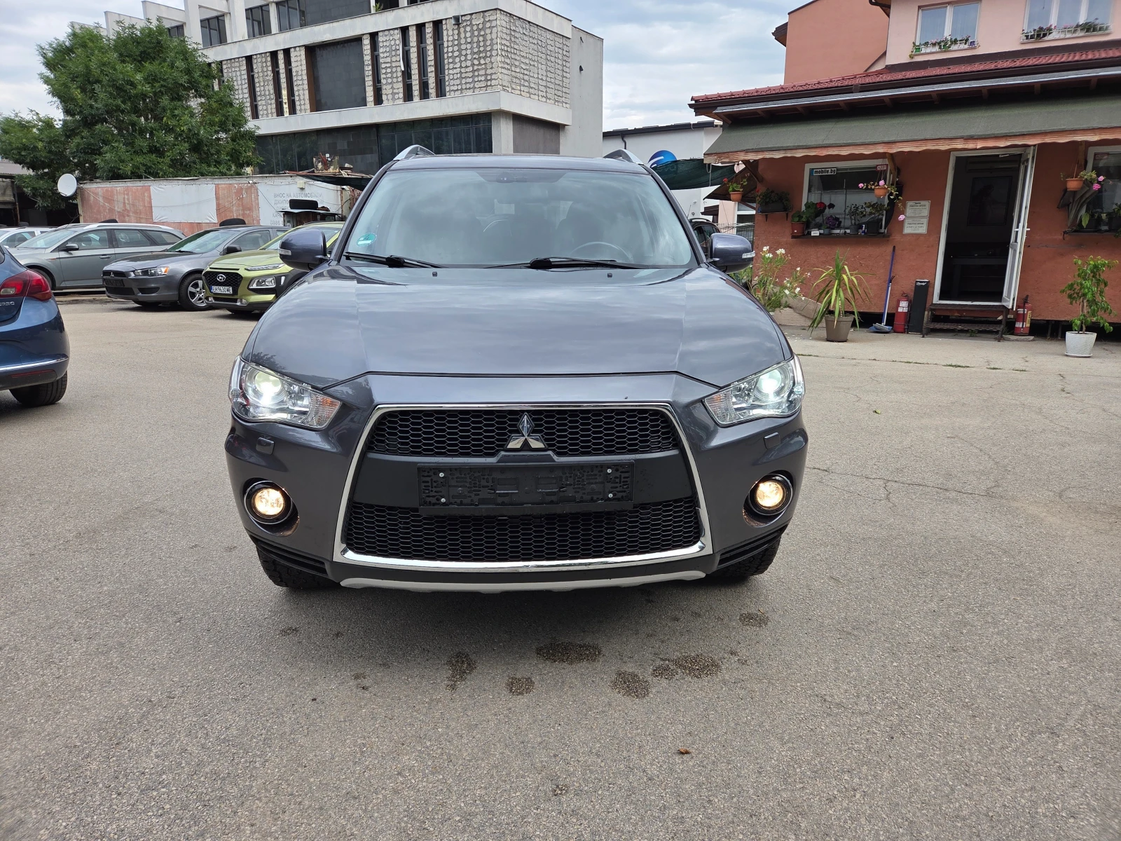 Mitsubishi Outlander 2.2 DID, снимка 2 - Автомобили и джипове - 56204645